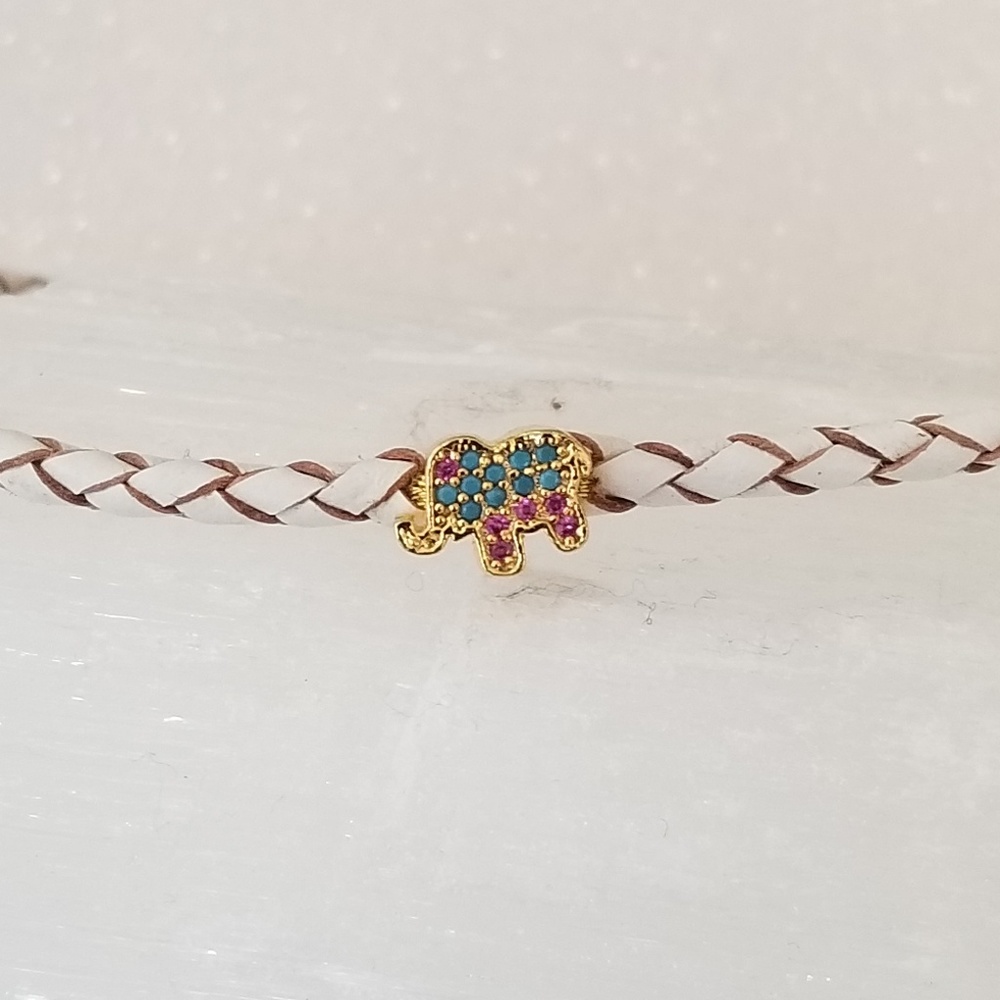 White braided round leather charm choker necklace. - Picture 4 of 6